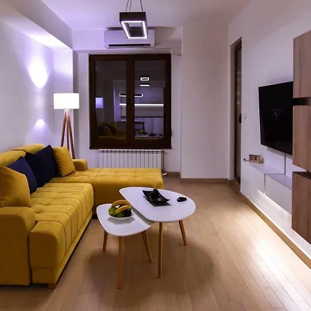Lux Flatiron *